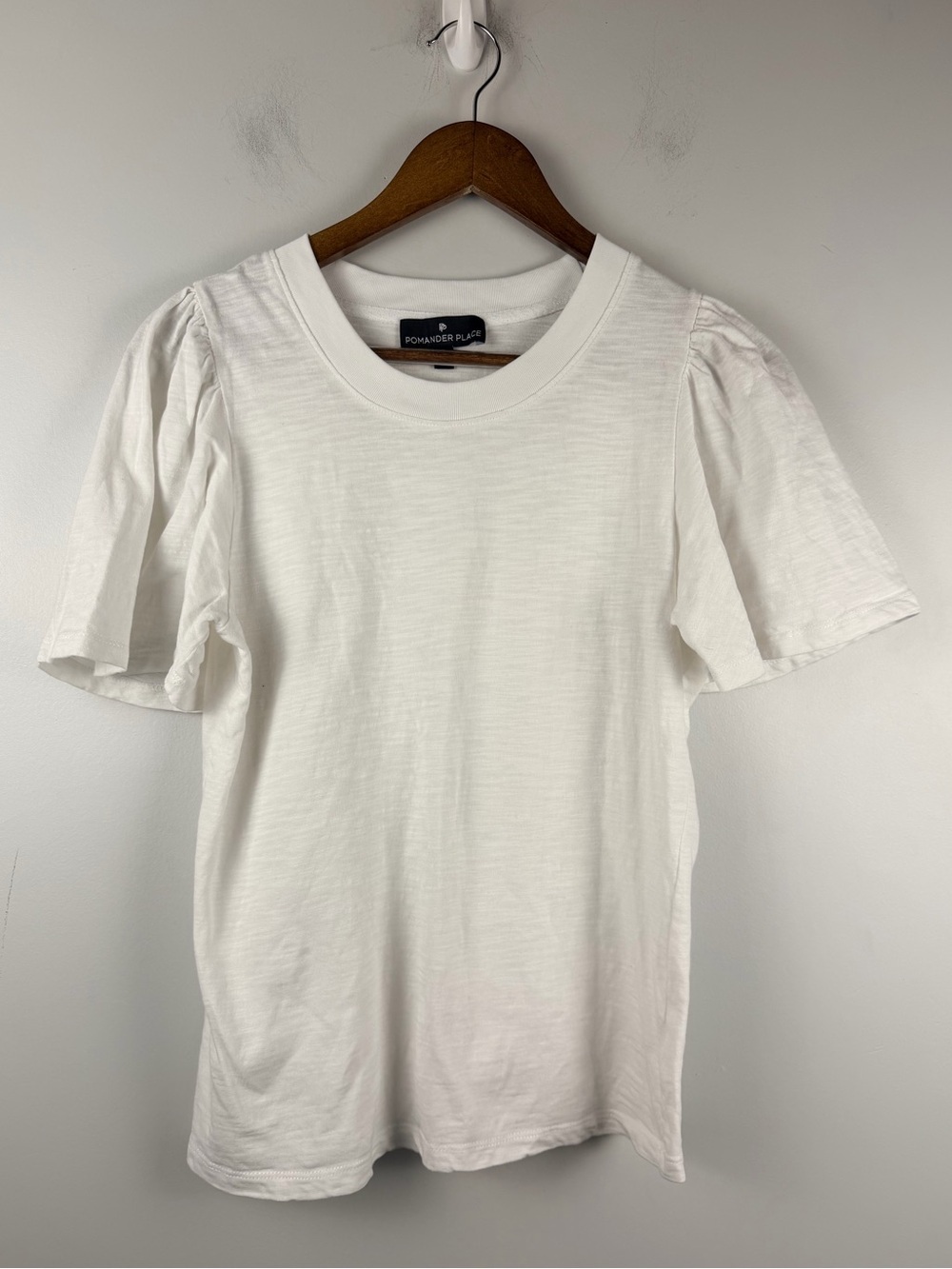 POMANDER PLACE Tuckernuck Flutter Sleeve Tee Shirt white Women’s medium - Picture 1 of 3